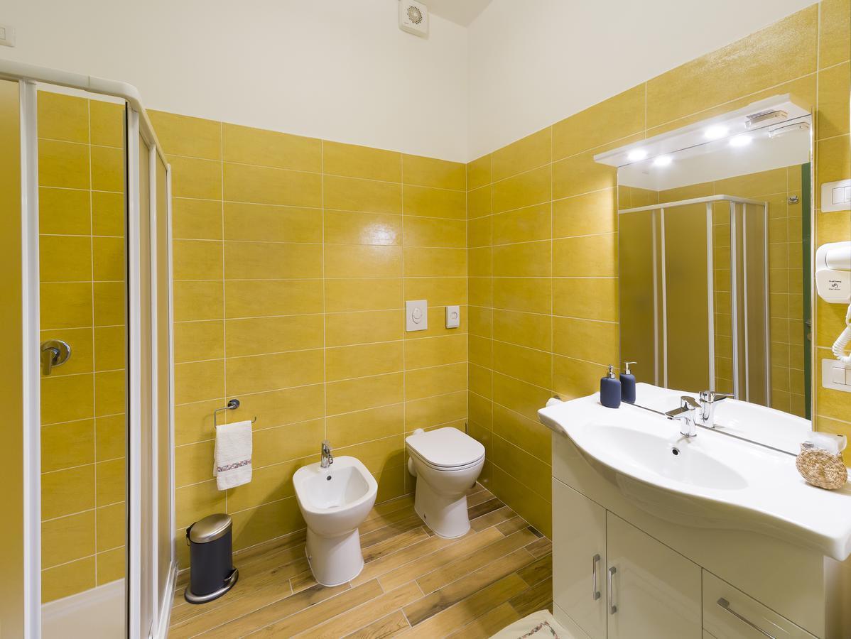 La Nostra Casa In Centro Hotel Lecco Bagian luar foto