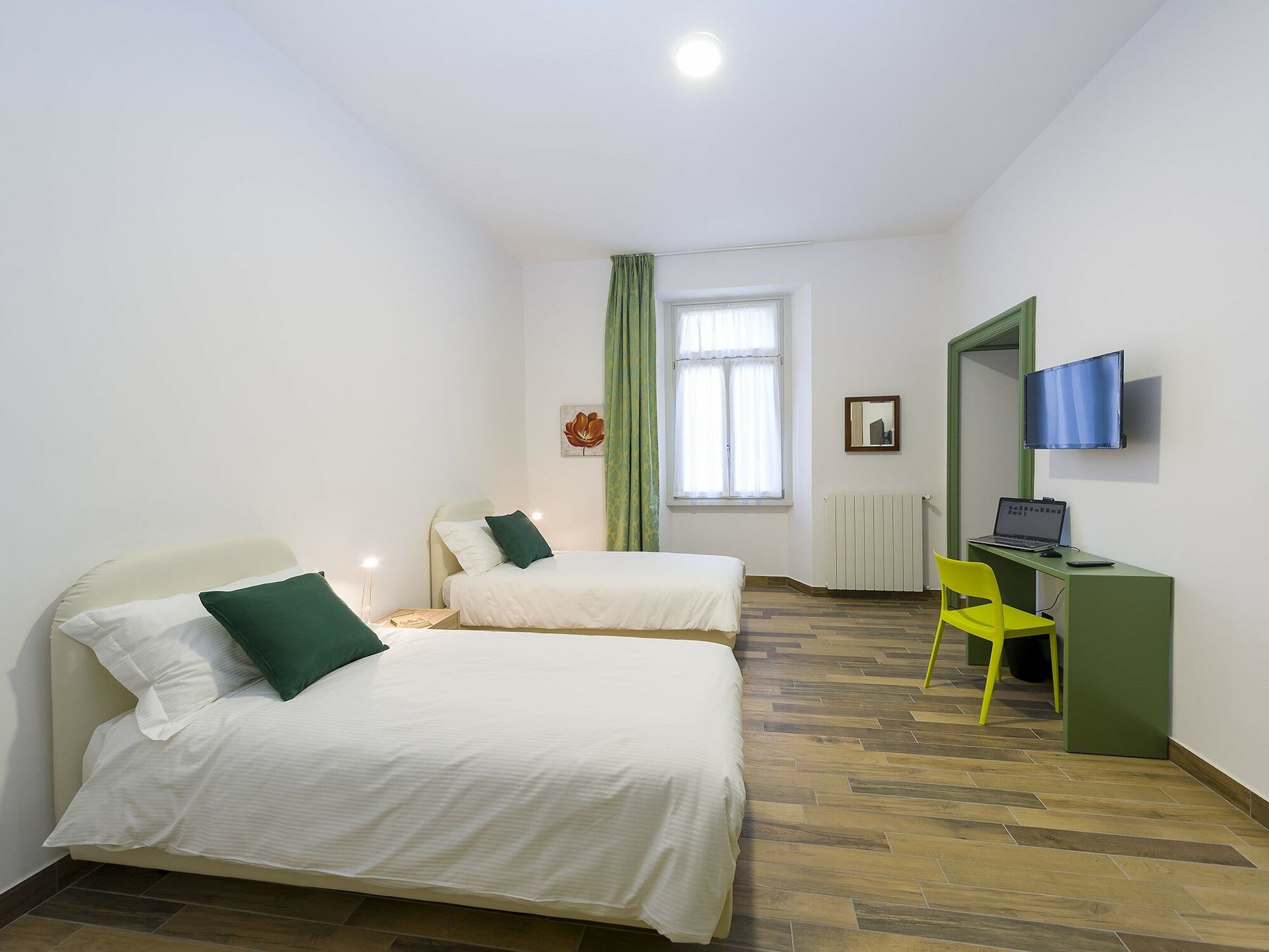 La Nostra Casa In Centro Hotel Lecco Bagian luar foto